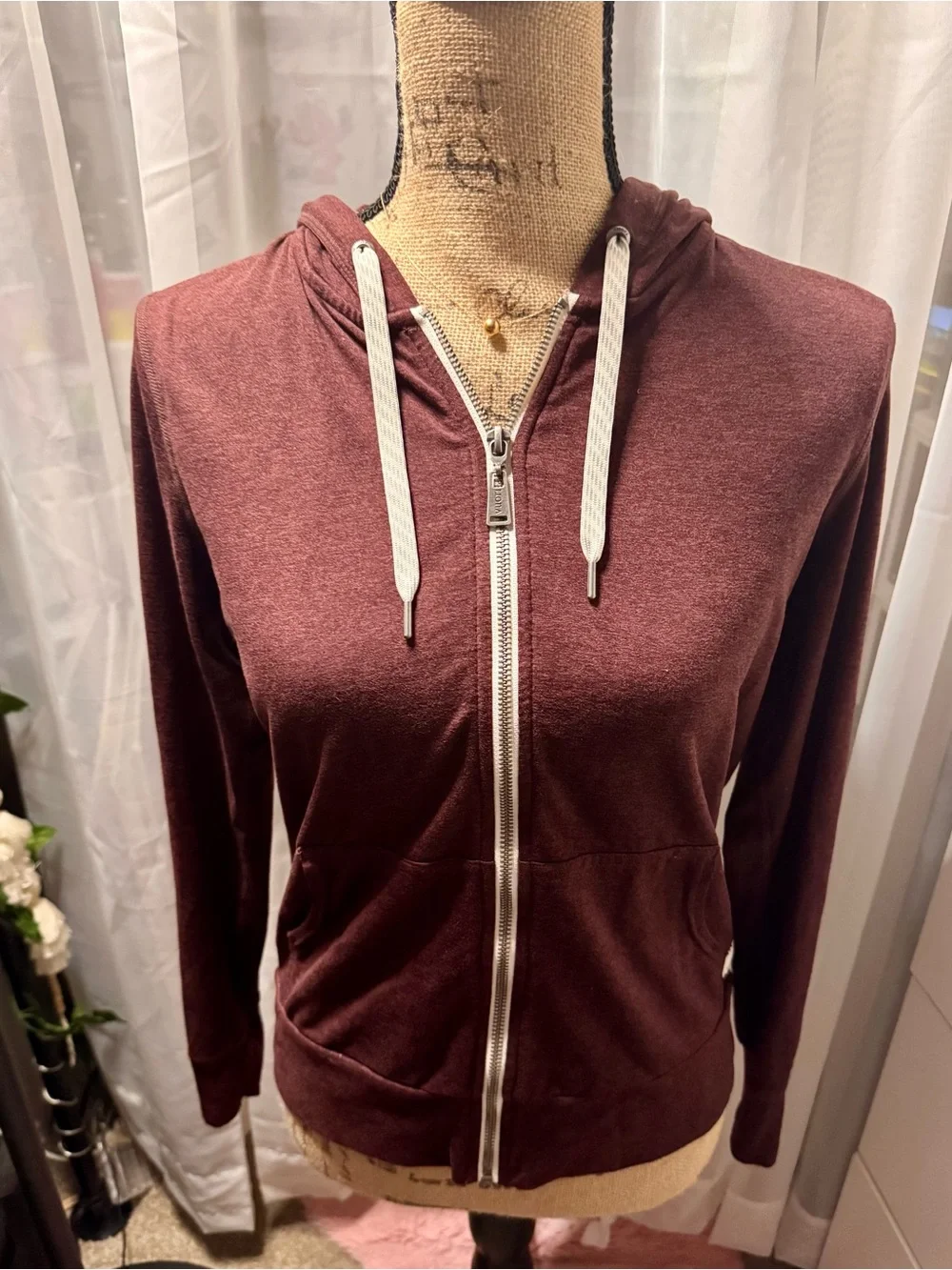 Vuori Women's Halo Zip Hoodie Heather Maroon size XS - Picture 1 of 4